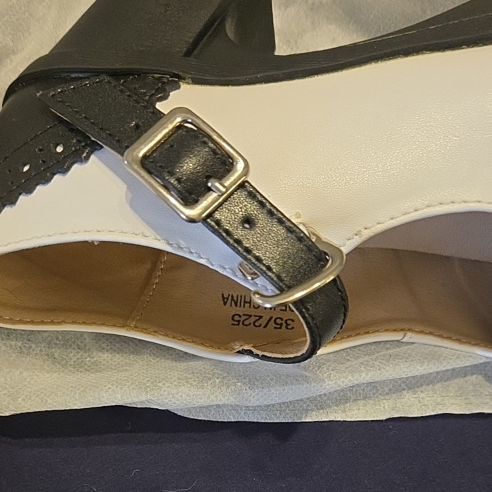 Elegant Black and White Women's Heels - Picture 5 of 8